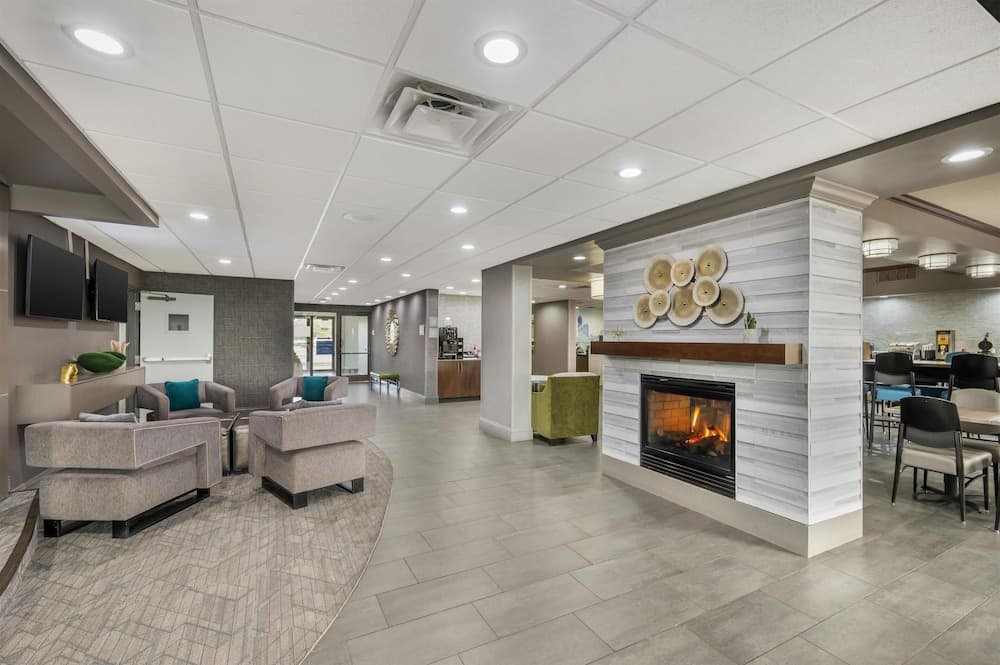 Best Western Plus Indianapolis NW Hotel interior in Indianapolis, IN — gallery photo 2