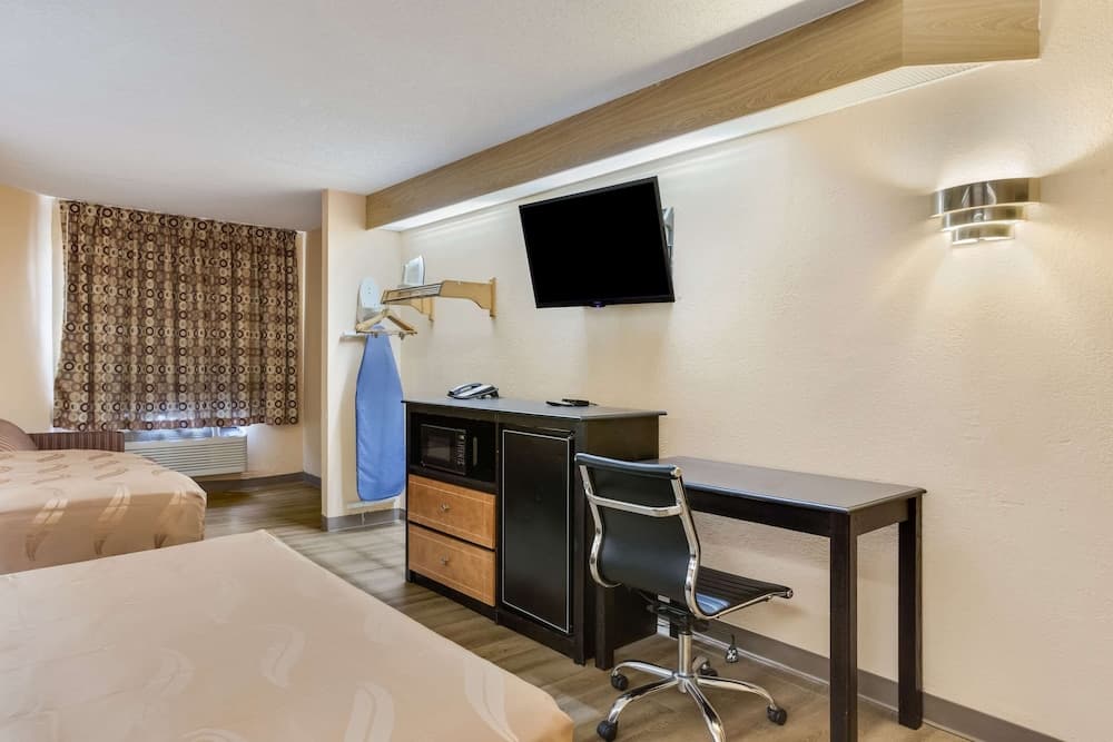 Quality Inn Lees Summit - Kansas City gallery photo in Lee's Summit, MO — image 20