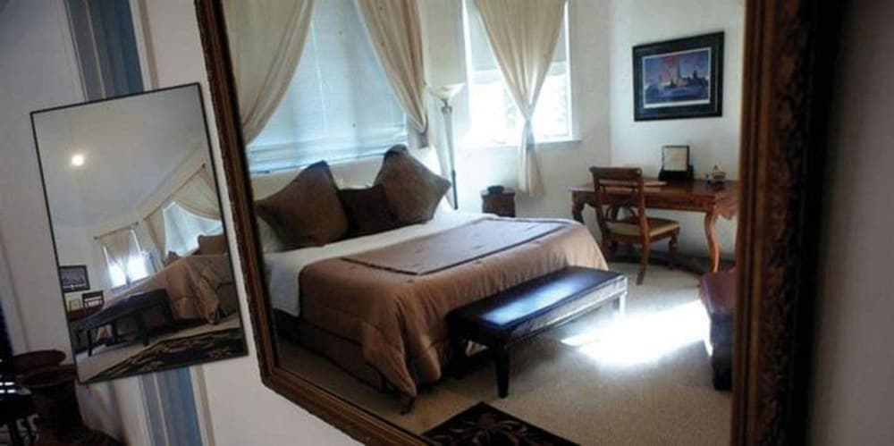 The Columbia Inn at Peralynna Manor property views in Columbia, MD — gallery photo 3
