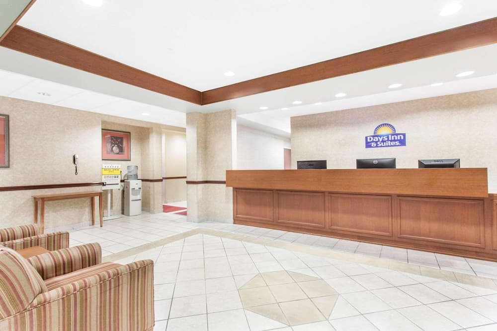 Days Inn & Suites by Wyndham Seaford interior in Seaford, DE — gallery photo 2