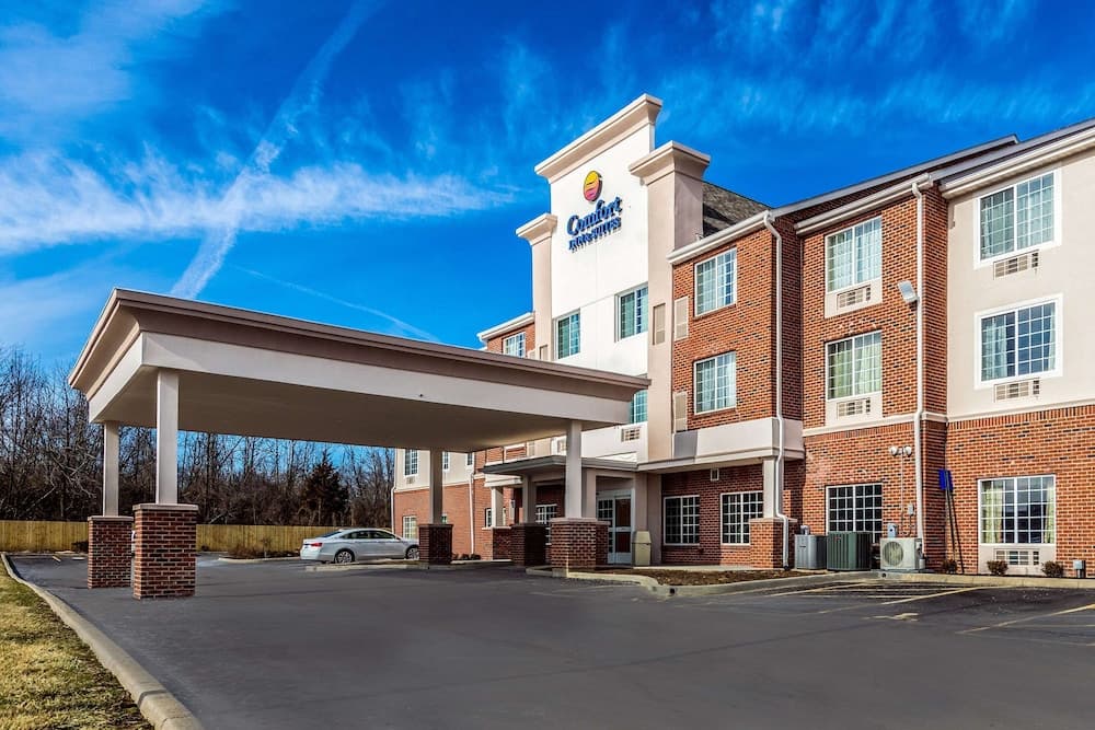 Comfort Inn & Suites Dayton North exterior or lobby in Dayton, OH — main listing photo