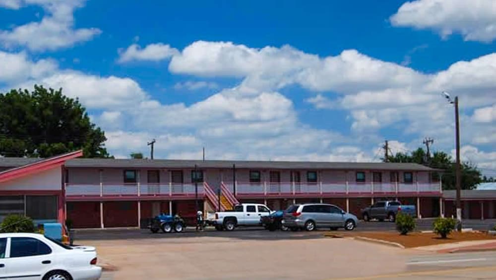 American Inn And Suites Childress property views in Childress, TX — gallery photo 3