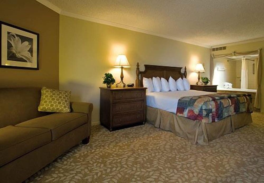 Weathervane Terrace Inn and Suites interior in Charlevoix, MI — gallery photo 2