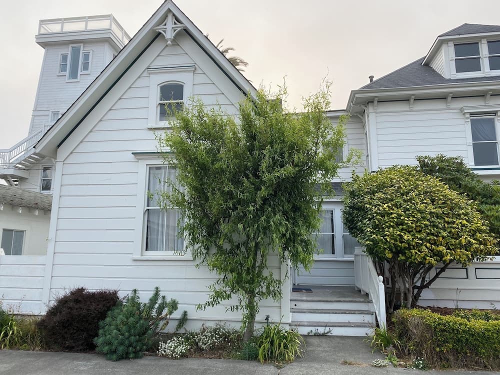 The Weller House featured exterior or lobby in Fort Bragg, CA — similar hotel