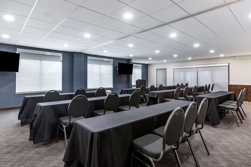Comfort Inn & Suites Grand Blanc/Flint gallery photo in Grand Blanc, MI — image 27
