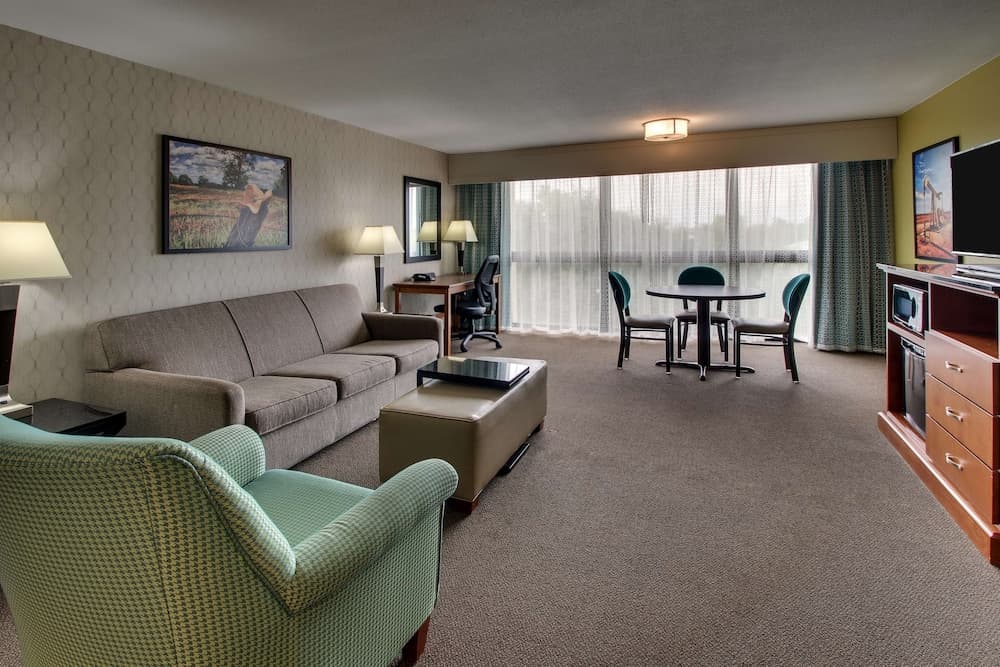 Heritage Inn & Suites The Woodlands, Trademark by Wyndham gallery photo in The Woodlands, TX — image 49