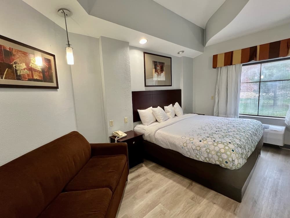 Hometowne Studios & Suites By Red Roof Washington property views in Washington, PA — gallery photo 3