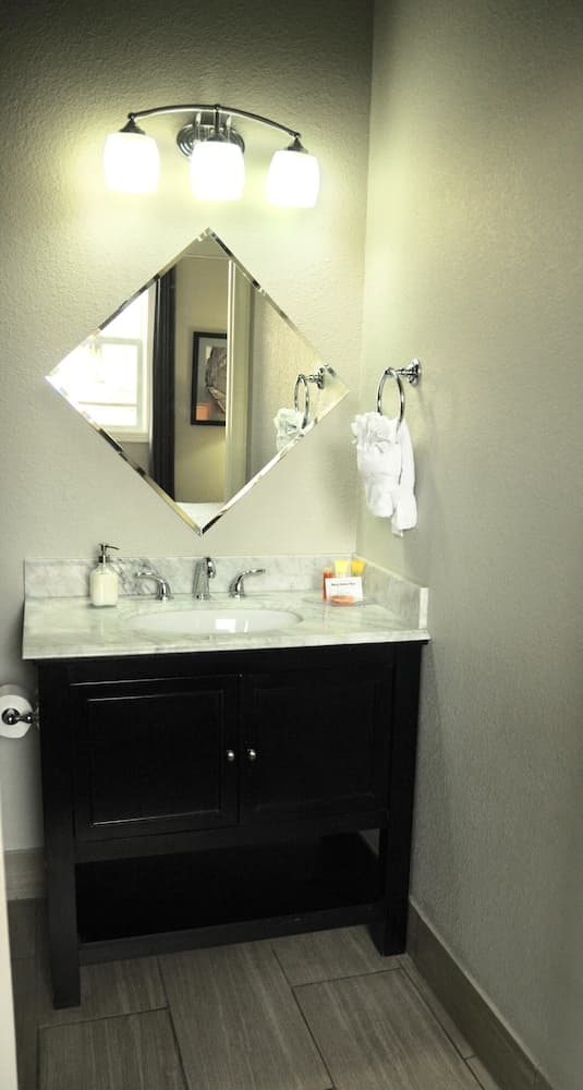 The Dilworth Inn property views in Gonzales, TX — gallery photo 3