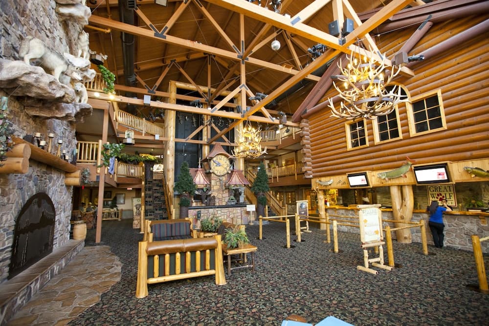Great Wolf Lodge Kansas City interior in Kansas City, KS — gallery photo 2