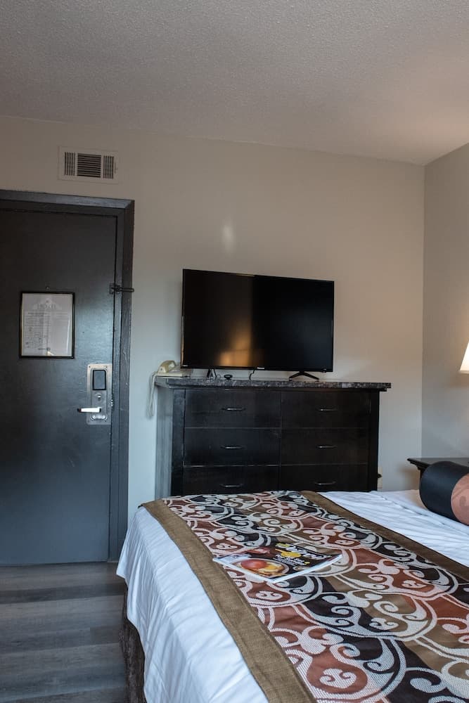 Hotel Chataura gallery photo in Dearborn, MI — image 8