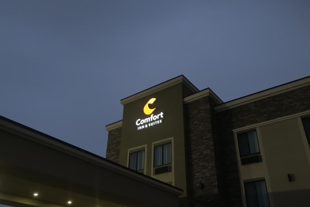 Comfort Inn & Suites Cedar Rapids CID Eastern Iowa Airport gallery photo in Cedar Rapids, IA — image 38