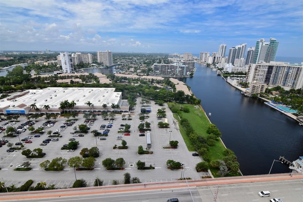 Bw-2606b property views in Hallandale Beach, FL — gallery photo 3