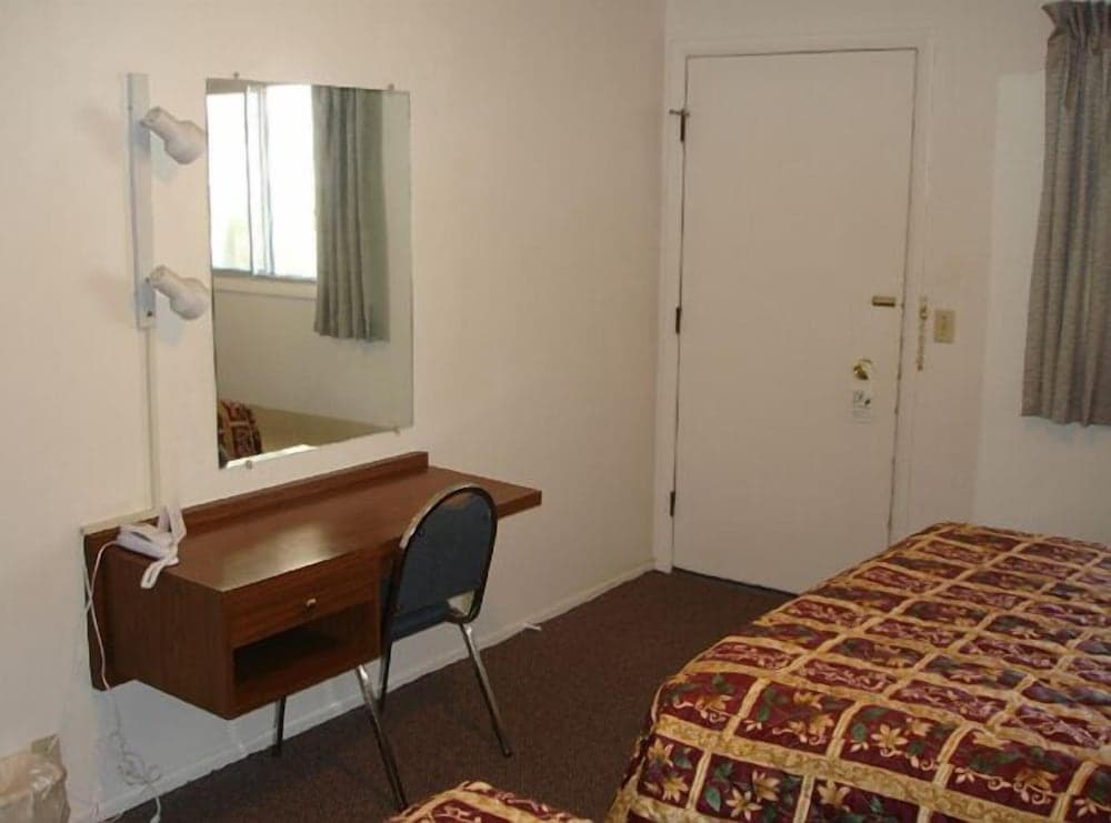 Tops Motel property views in Heyburn, ID — gallery photo 3