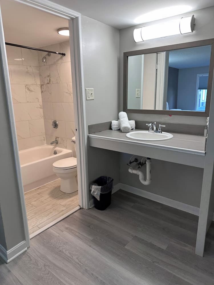 Whaler Inn and Suites gallery photo in New Bedford, MA — image 32