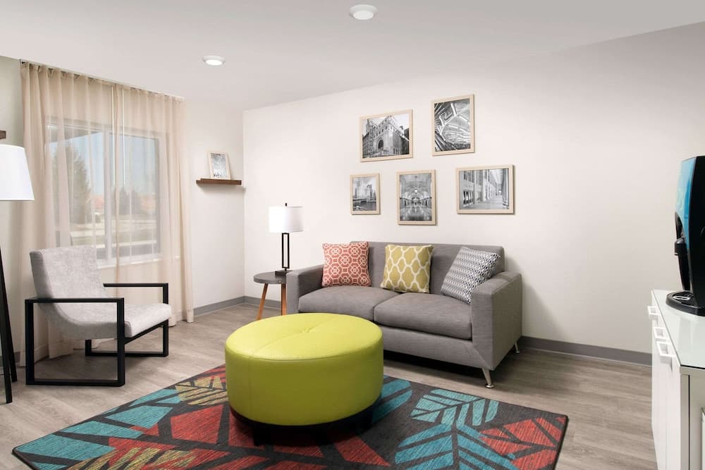 WoodSpring Suites Chicago Tinley Park interior in Tinley Park, IL — gallery photo 2