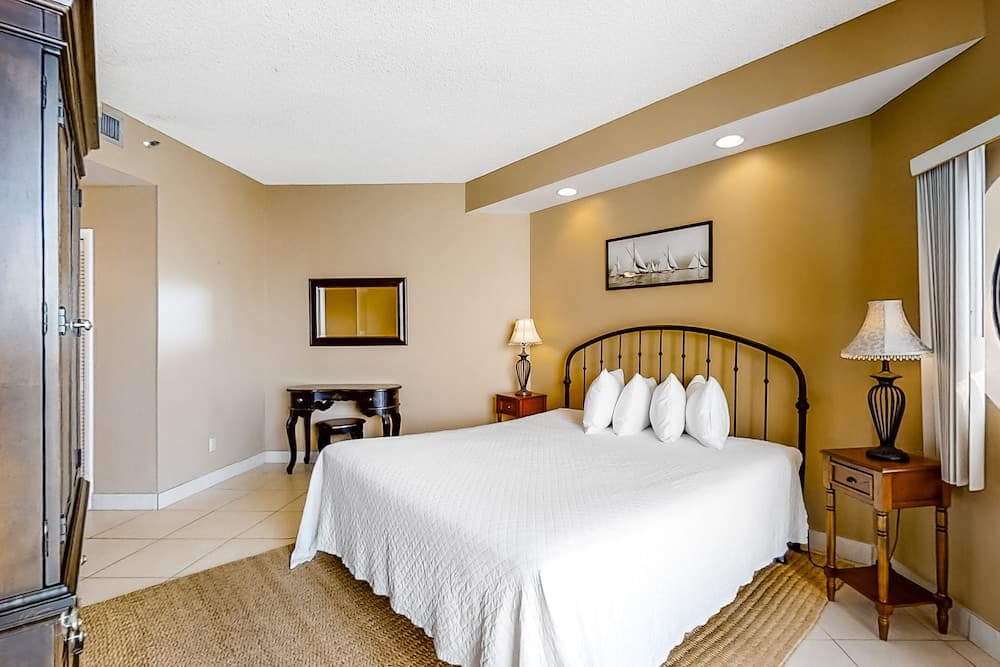 Surfside Resort property views in Miramar Beach, FL — gallery photo 3