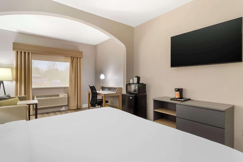 Comfort Suites Shenandoah-The Woodlands gallery photo in The Woodlands, TX — image 8
