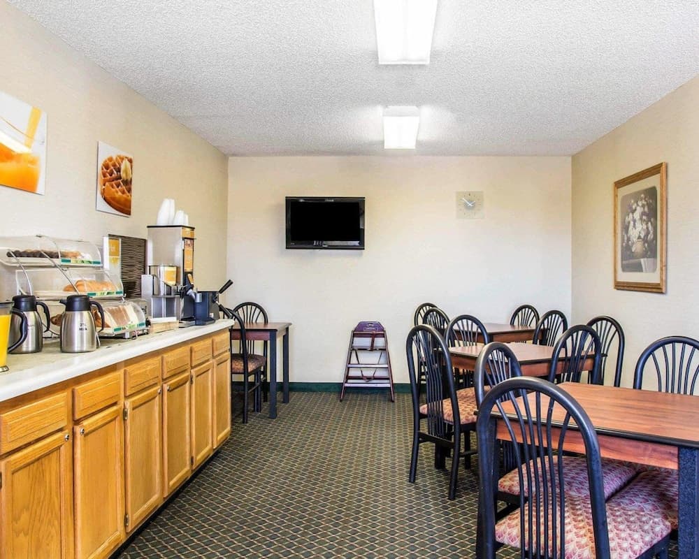 Econo Lodge Longmont East gallery photo in Longmont, CO — image 34