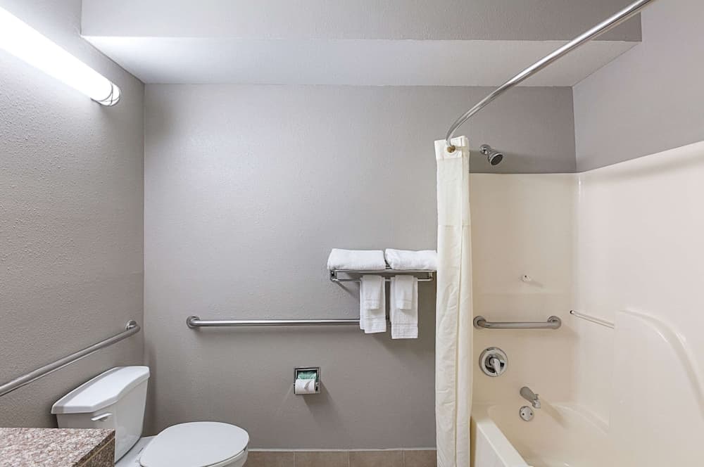 Quality Inn Mesquite - Dallas East interior in Mesquite, TX — gallery photo 2