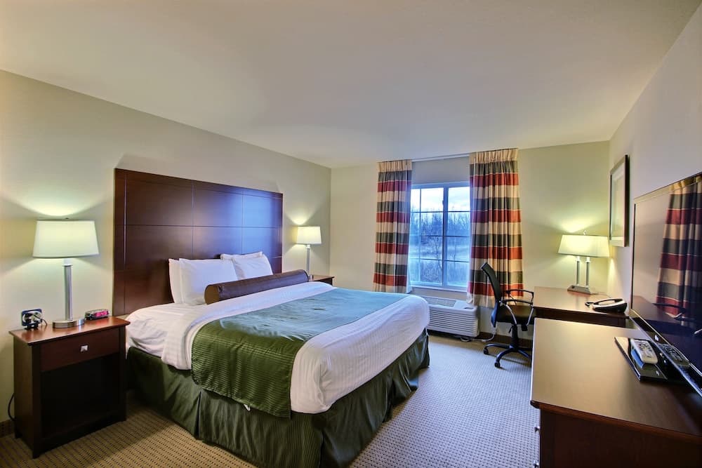 AmericInn by Wyndham Oshkosh gallery photo in Oshkosh, WI — image 29