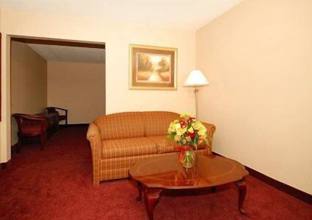 Rodeway Inn interior in Norfolk, NE — gallery photo 2