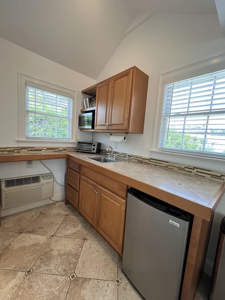 Beach Breeze Inn gallery photo in Falmouth, MA — image 84
