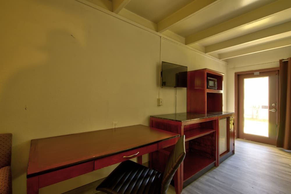 Clearwater Hotel interior in Clearwater, FL — gallery photo 2