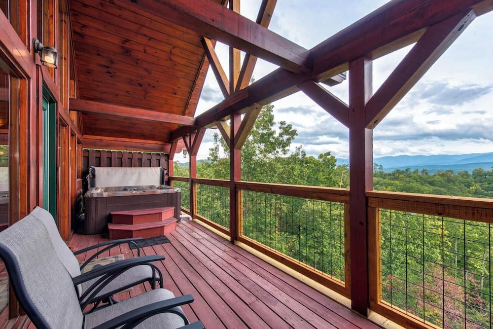 Eagles View Lodge property views in Sevierville, TN — gallery photo 3