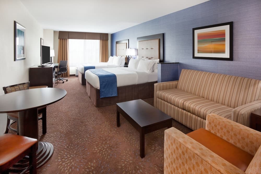 Holiday Inn Express & Suites Davenport by IHG gallery photo in Davenport, IA — image 35