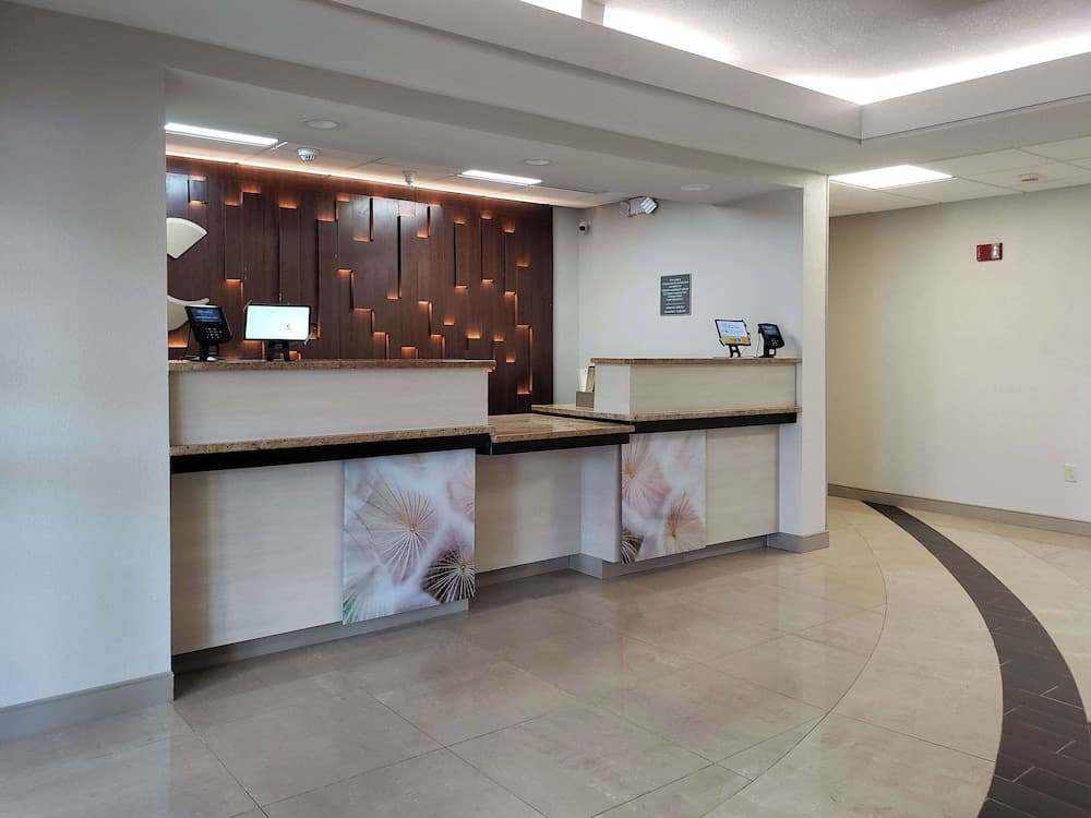 Comfort Inn & Suites Saint Louis Lafayette Square interior in St. Louis, MO — gallery photo 2