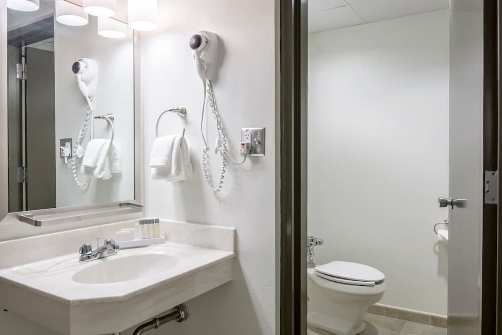 Oasis Hotel and Conv Center, an Ascend Collection Hotel gallery photo in Springfield, MO — image 11