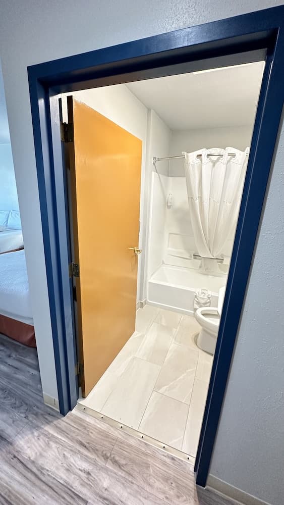 Microtel Inn by Wyndham Gallup property views in Gallup, NM — gallery photo 3