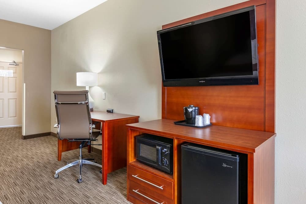 Comfort Suites Oshkosh West gallery photo in Oshkosh, WI — image 15