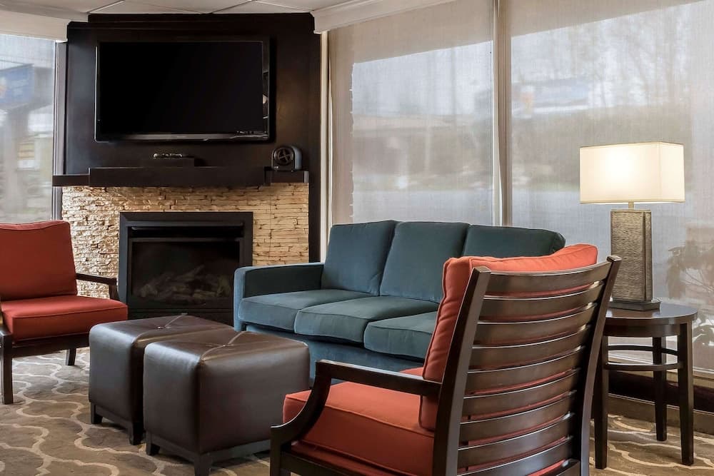 Comfort Inn - Pocono Mountains interior in White Haven, PA — gallery photo 2