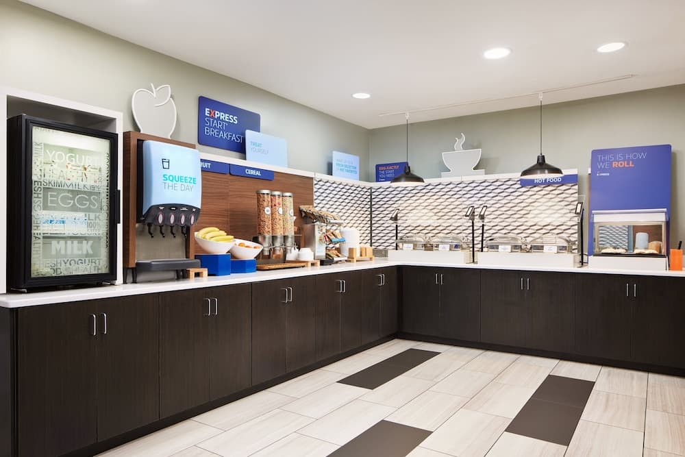Holiday Inn Express Hotel & Suites Panama City-Tyndall by IHG gallery photo in Panama City, FL — image 11
