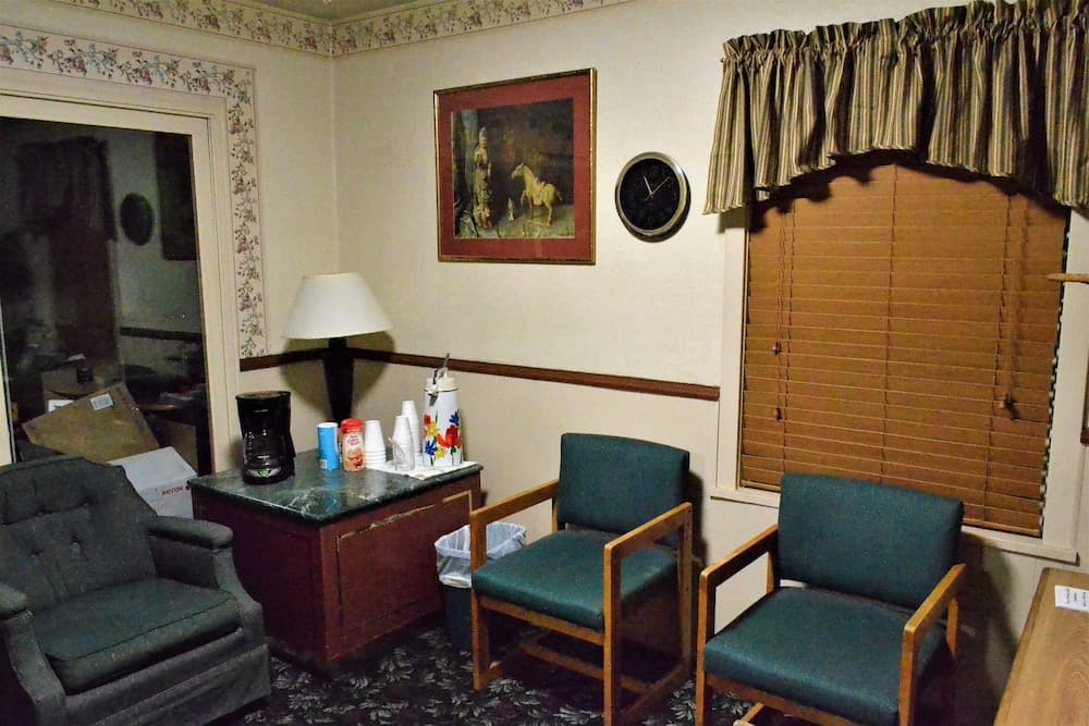 Innkeeper Motel property views in Aberdeen, SD — gallery photo 3