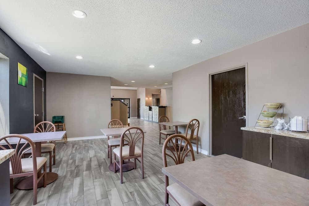 Quality Inn Lees Summit - Kansas City gallery photo in Lee's Summit, MO — image 23