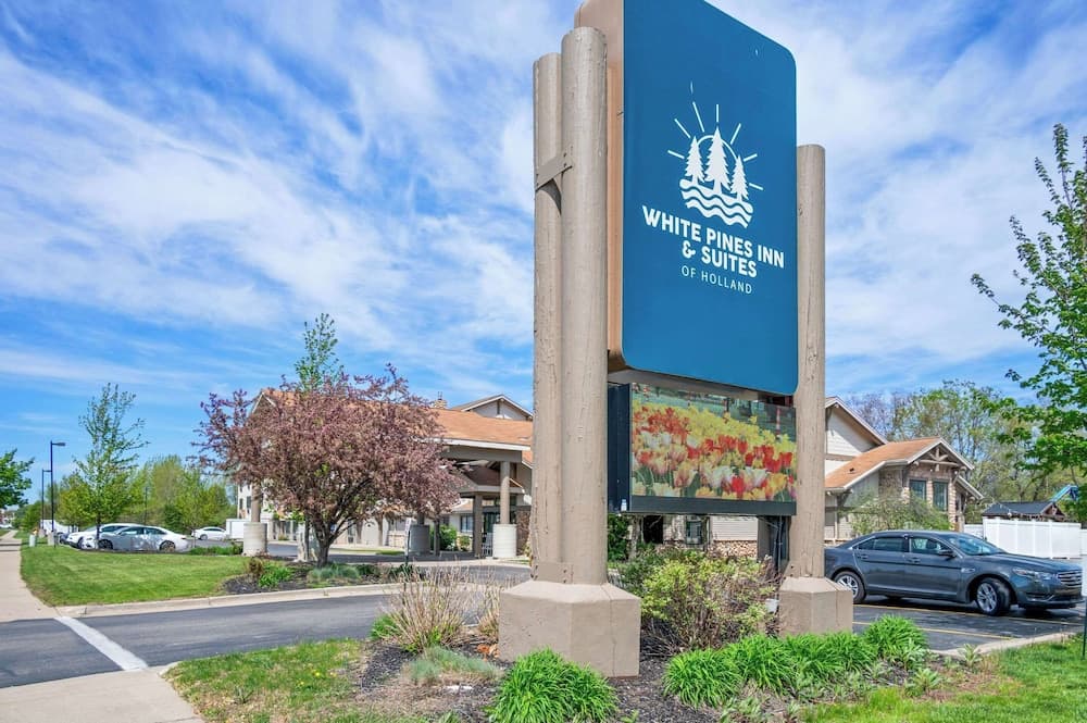 White Pines Inn & Suites gallery photo in Holland, MI — image 55