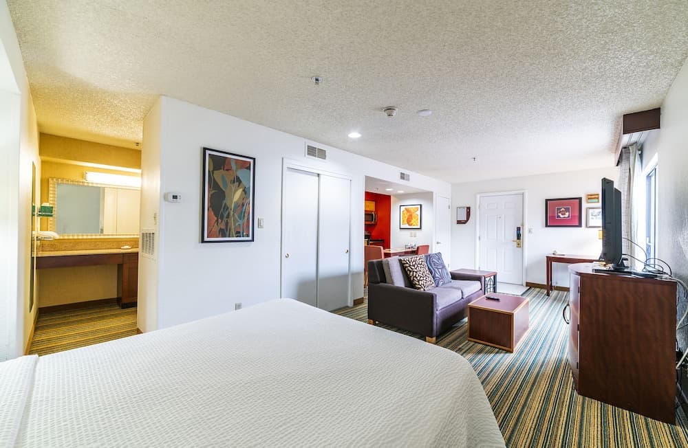 Metro Phoenix Extended Stay interior in Phoenix, AZ — gallery photo 2