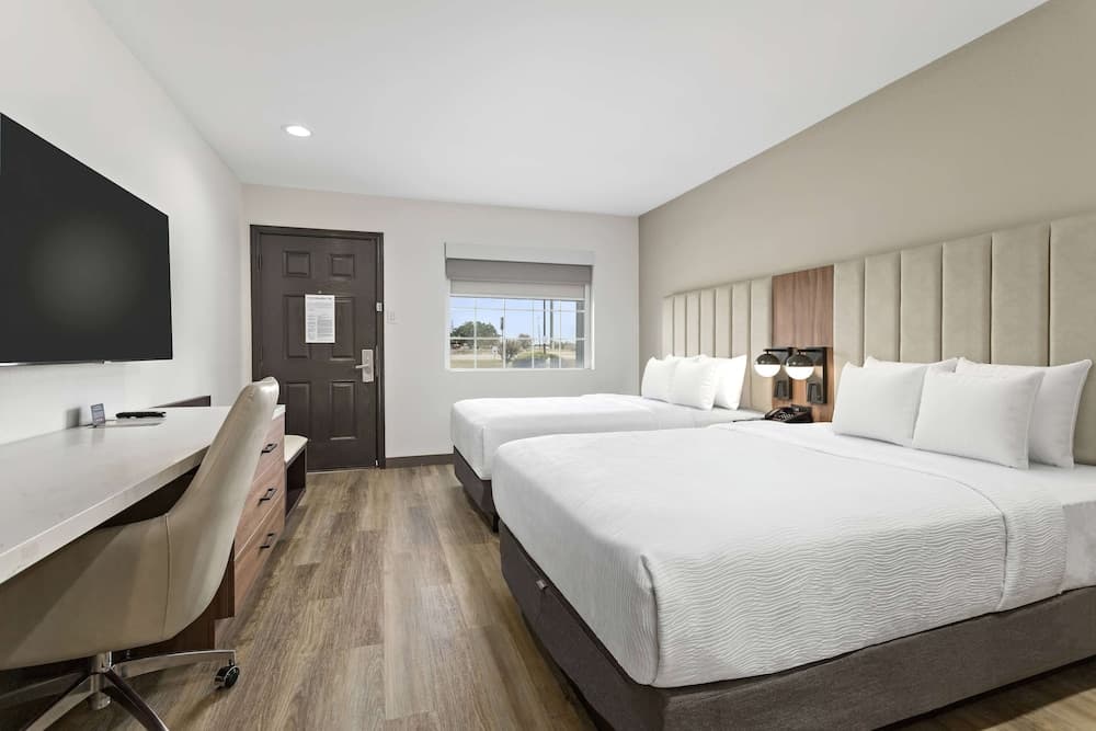 Baymont by Wyndham Beaumont gallery photo in Beaumont, TX — image 11