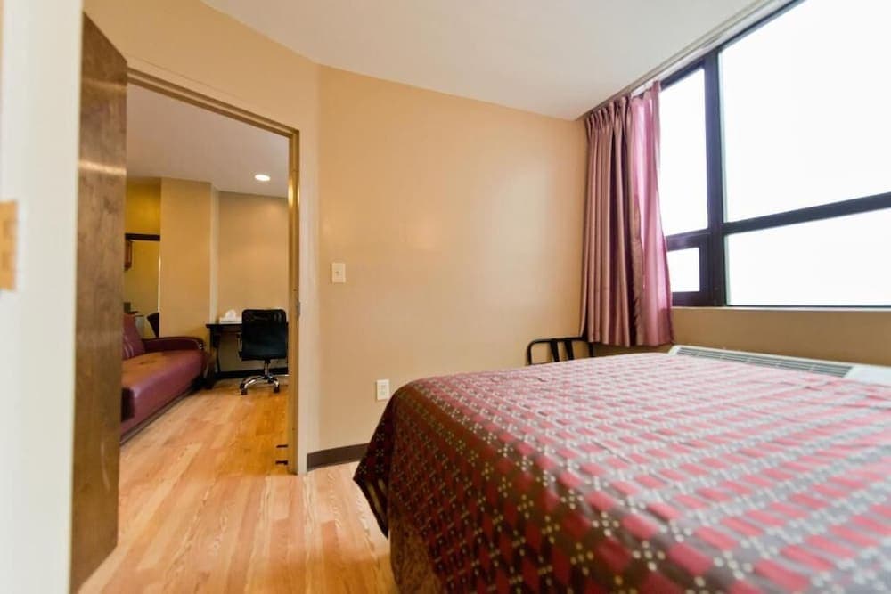 Super Lake Hotel property views in Flushing, NY — gallery photo 3