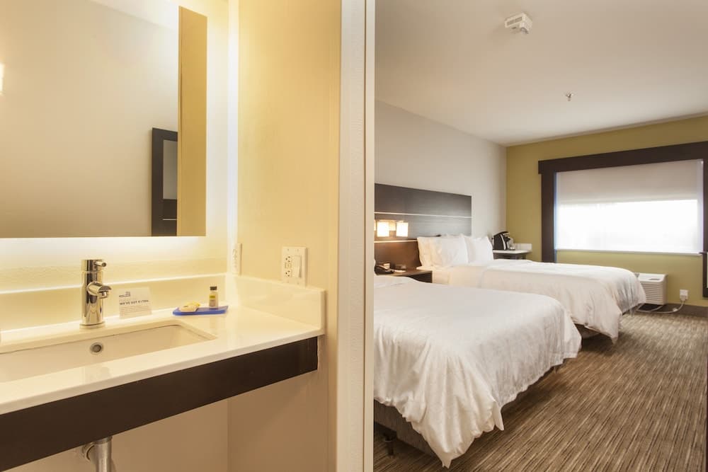 Holiday Inn Express & Suites Santa Fe by IHG property views in Santa Fe, NM — gallery photo 3