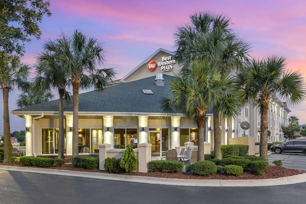 Best Western Plus Wilmington/Carolina Beach featured exterior or lobby in Wilmington, NC — similar hotel
