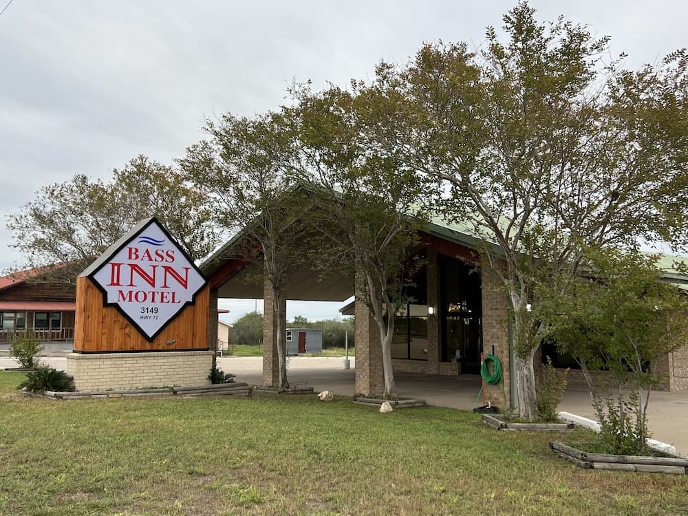 Bass Inn - Choke Canyon National Park — hotel in Three Rivers, Texas