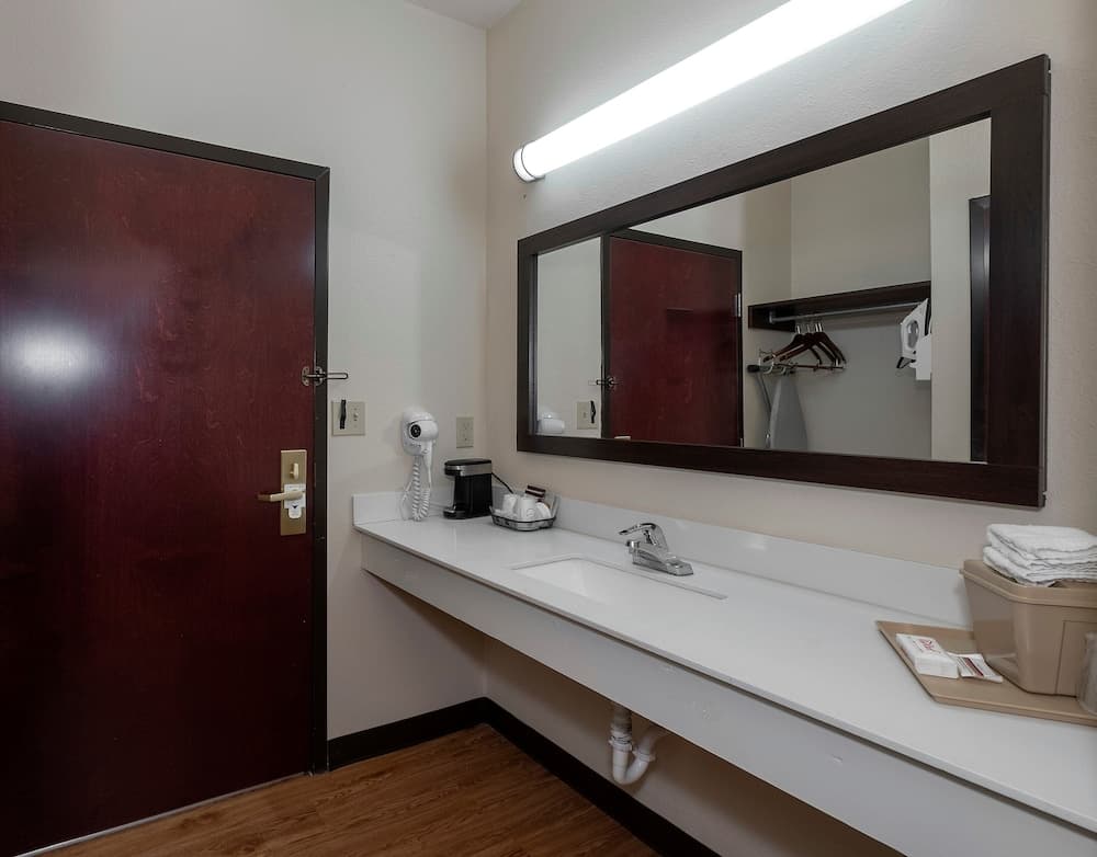 Red Roof Inn Hartselle property views in Hartselle, AL — gallery photo 3