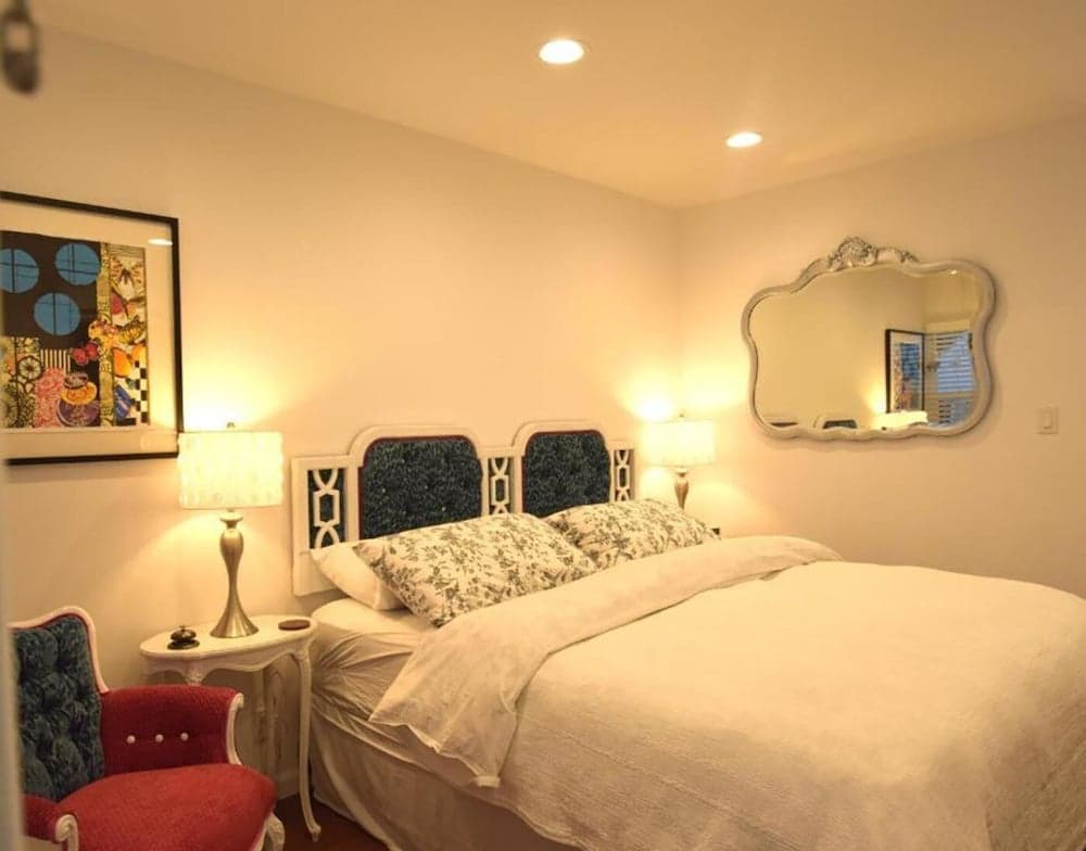 South Venice Lodge interior in Venice — gallery photo 2