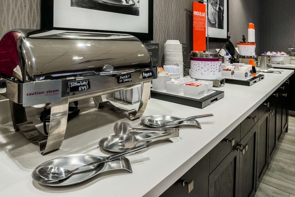 Hampton Inn & Suites Wixom gallery photo in Wixom, MI — image 43