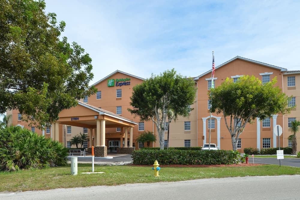 Holiday Inn Express & Suites Naples North - Bonita Springs by IHG gallery photo in Bonita Springs, FL — image 45