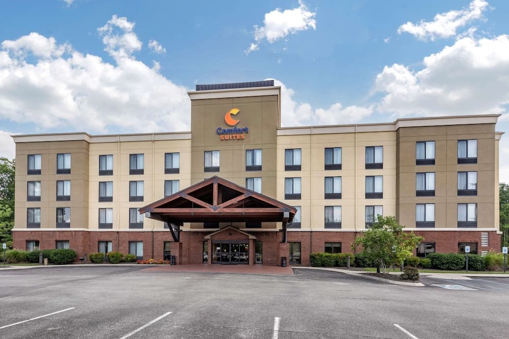 Comfort Suites Manchester near Arnold AFB featured exterior or lobby in Manchester, TN — similar hotel