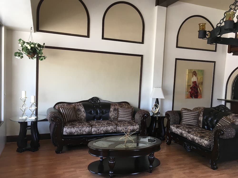 Hotel Burgess gallery photo in Reedley, CA — image 33